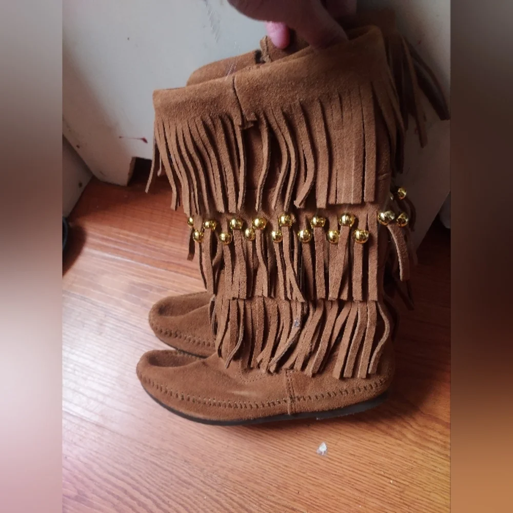 Minnetonka Boots - Picture 2 of 12